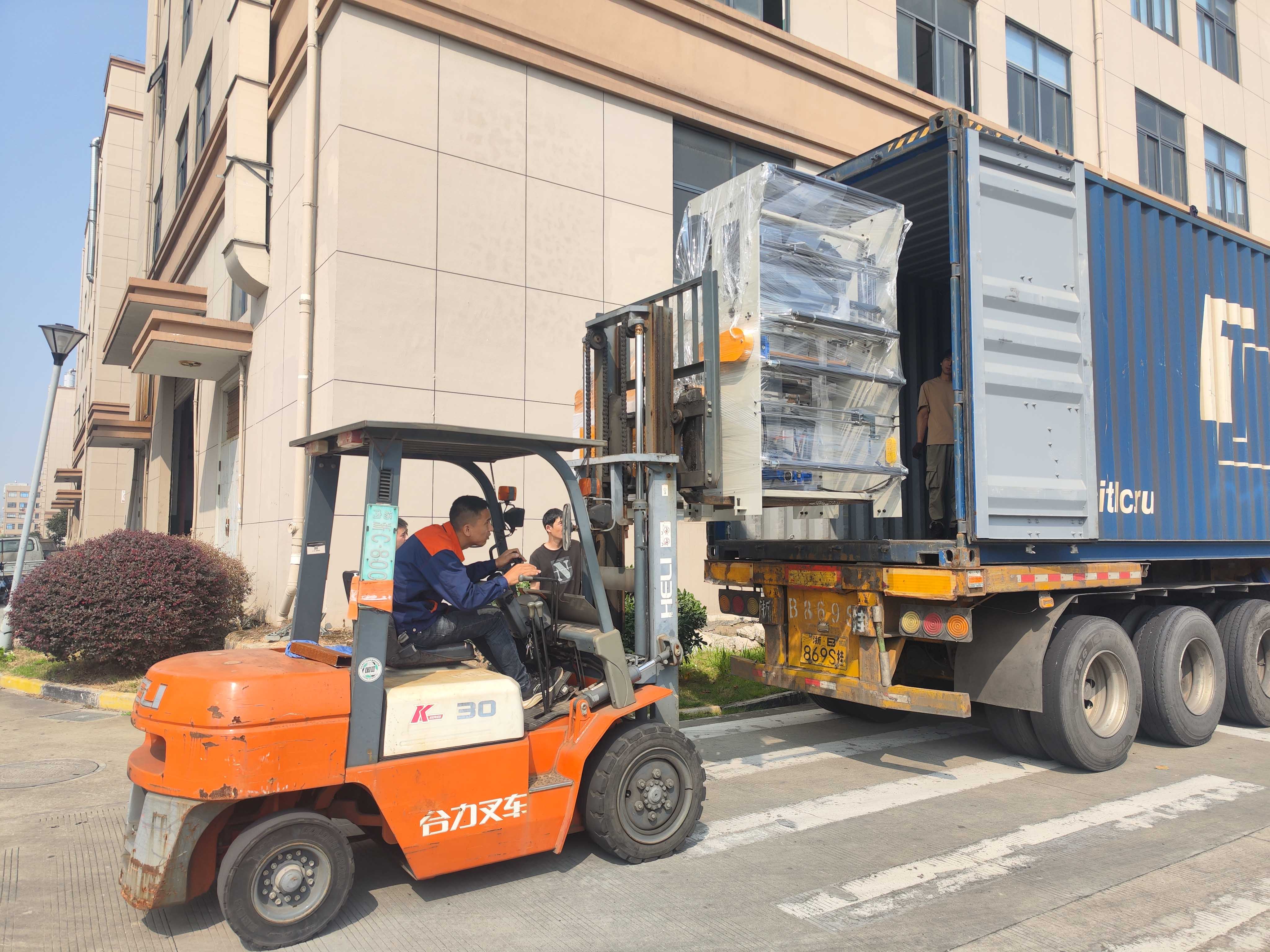 Four set machine, one container, rich experience loading container for client save cost.